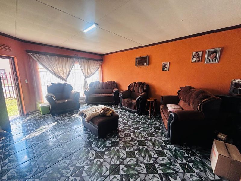 3 Bedroom House for Sale in Krugersdorp West - Photo 8