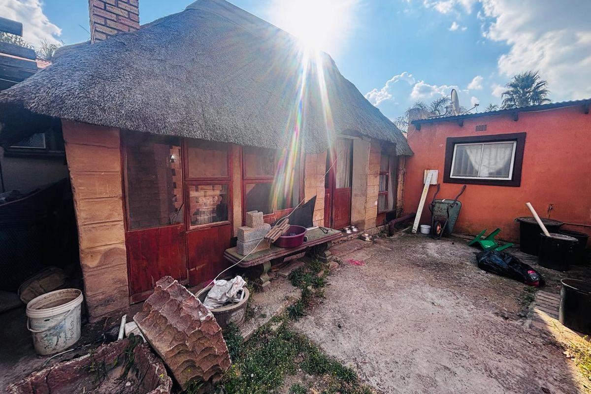 3 Bedroom House for Sale in Krugersdorp West - Photo 2