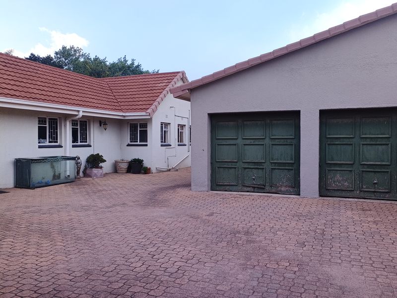 Welcome to stunning  family house - Photo 10