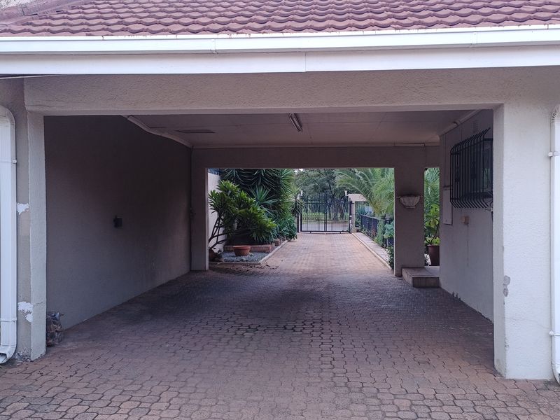 Welcome to stunning  family house - Photo 9