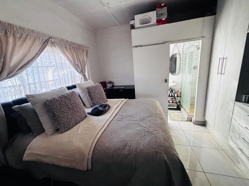 Room Available for Rent - Perfect for Bachelor Living! - Photo 6