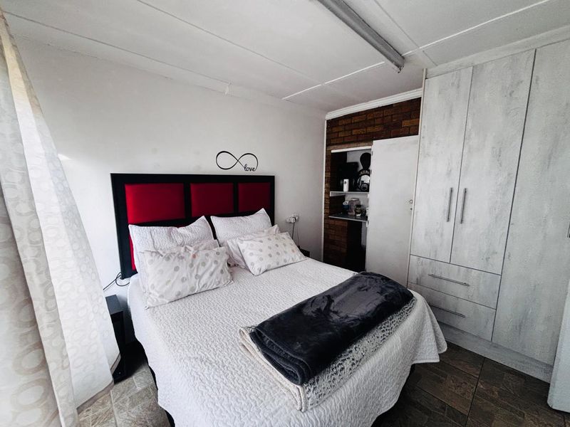 Room Available for Rent - Perfect for Bachelor Living! - Photo 7