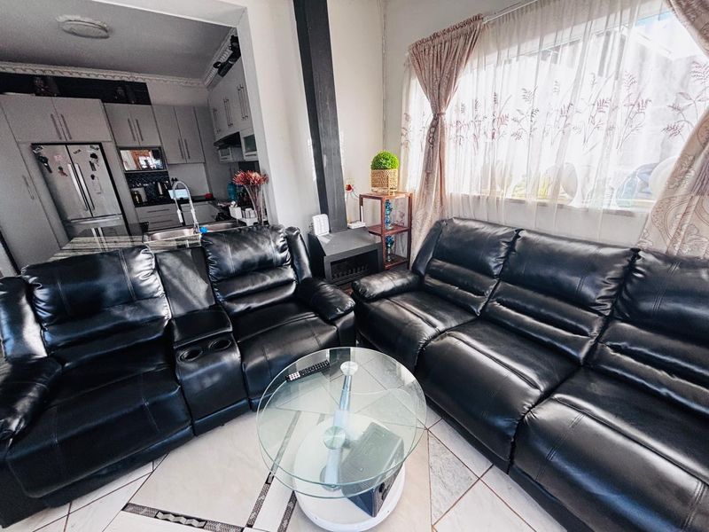 Room Available for Rent - Perfect for Bachelor Living! - Photo 5