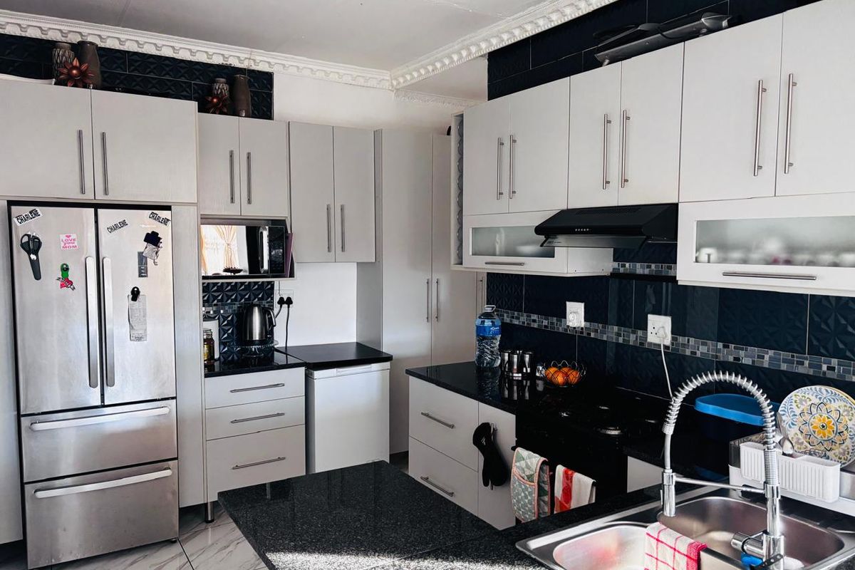 Room Available for Rent - Perfect for Bachelor Living! - Photo 4