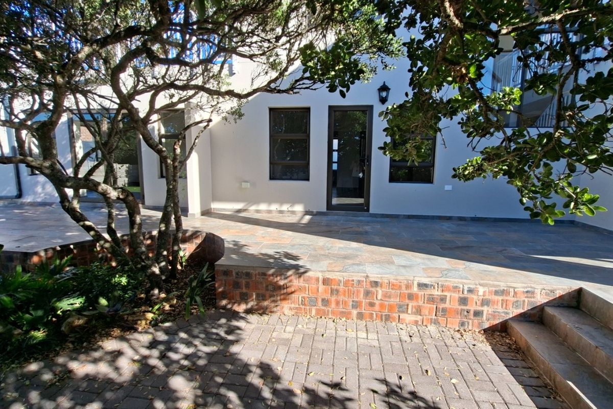Luxury coastal livestyle home for sale in Stilbaai-Wes. - Photo 2