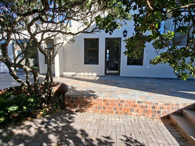Luxury coastal livestyle home for sale in Stilbaai-Wes. - Photo 2