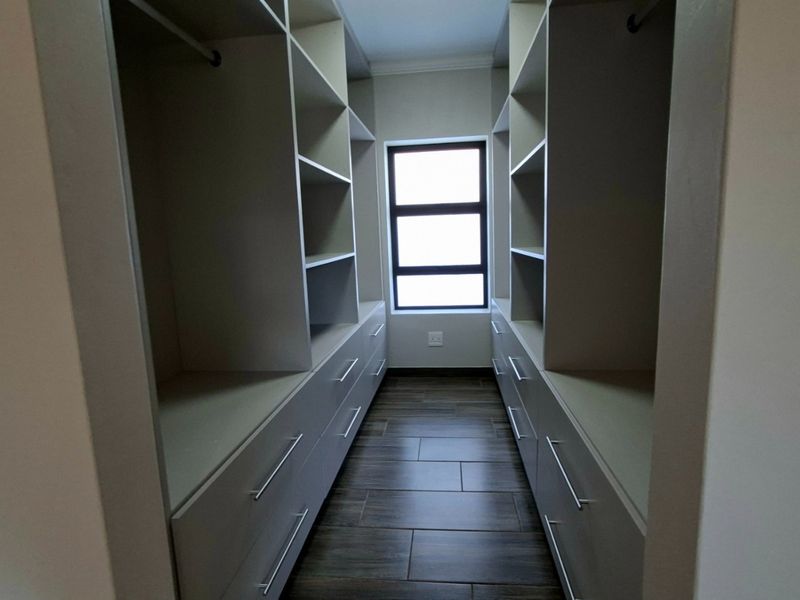 Luxury coastal livestyle home for sale in Stilbaai-Wes. - Photo 9