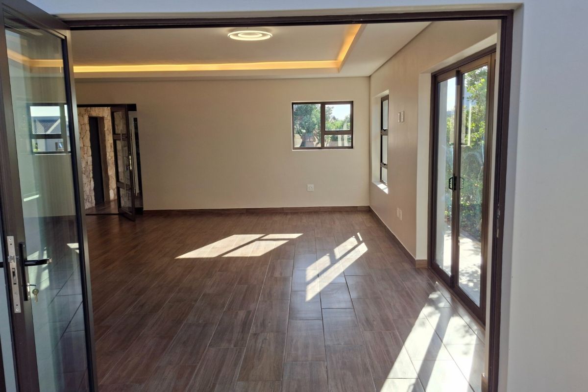 Luxury coastal livestyle home for sale in Stilbaai-Wes. - Photo 5