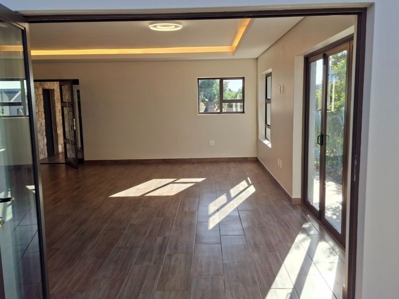 Luxury coastal livestyle home for sale in Stilbaai-Wes. - Photo 5