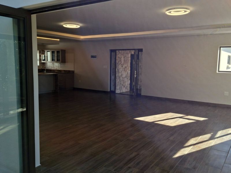 Luxury coastal livestyle home for sale in Stilbaai-Wes. - Photo 6