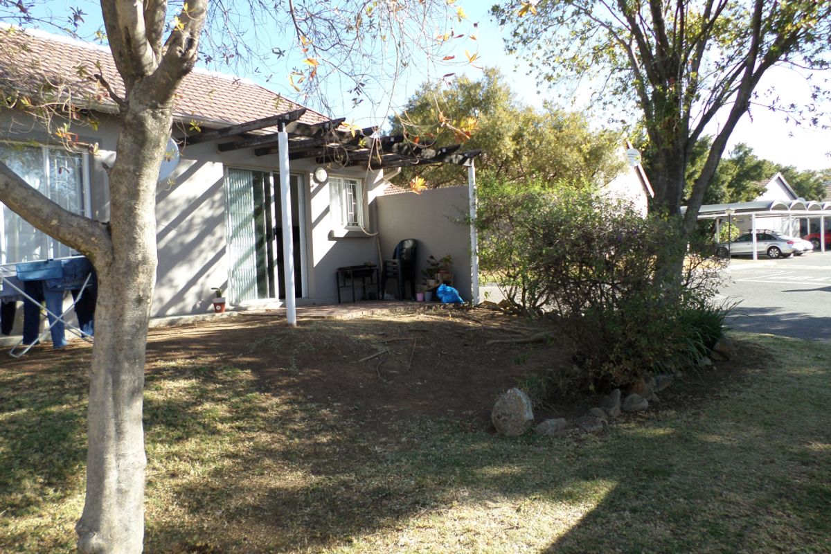 2 bed 1 bath  Garden Apartment Call me Al but Call me ALAADDIN & SURAIYA - Photo 5