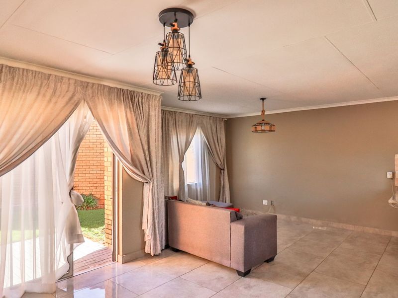 Starting to bid from R880 000!!! Live Online Auction! - Photo 2