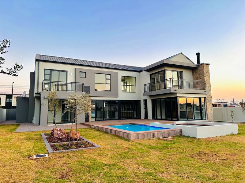 Stunning Double-Storey Home with Entertainment Flair in Midstream Heights - Photo 2