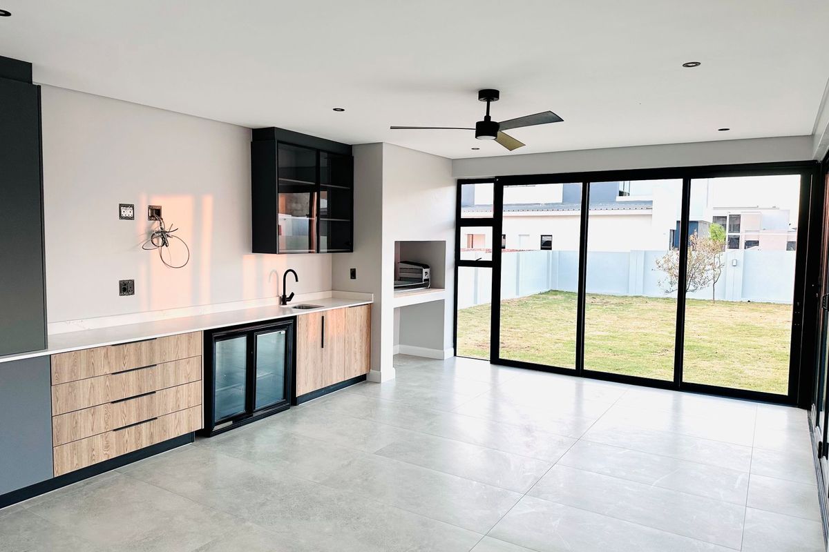 Stunning Double-Storey Home with Entertainment Flair in Midstream Heights - Photo 4