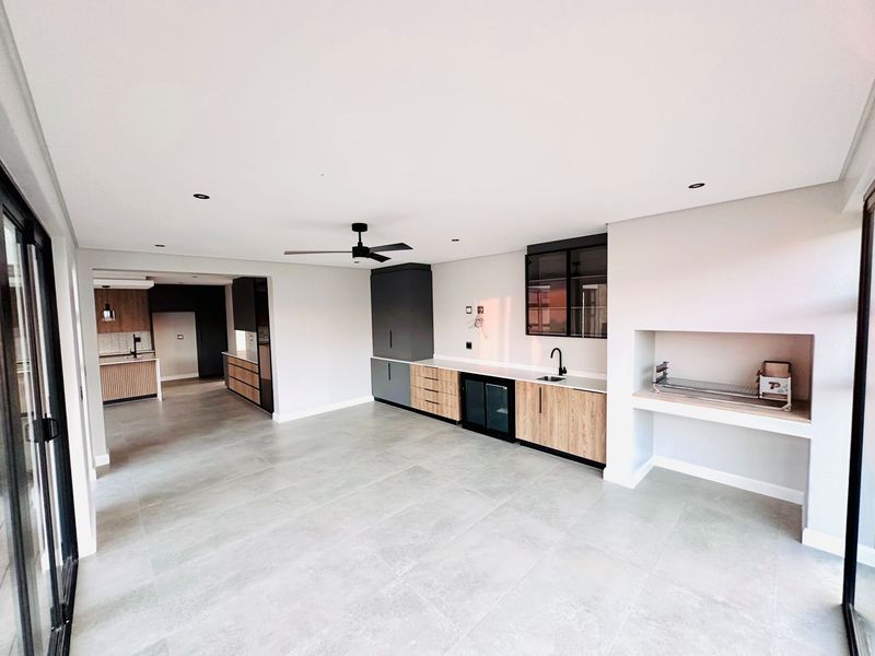 Stunning Double-Storey Home with Entertainment Flair in Midstream Heights - Photo 10