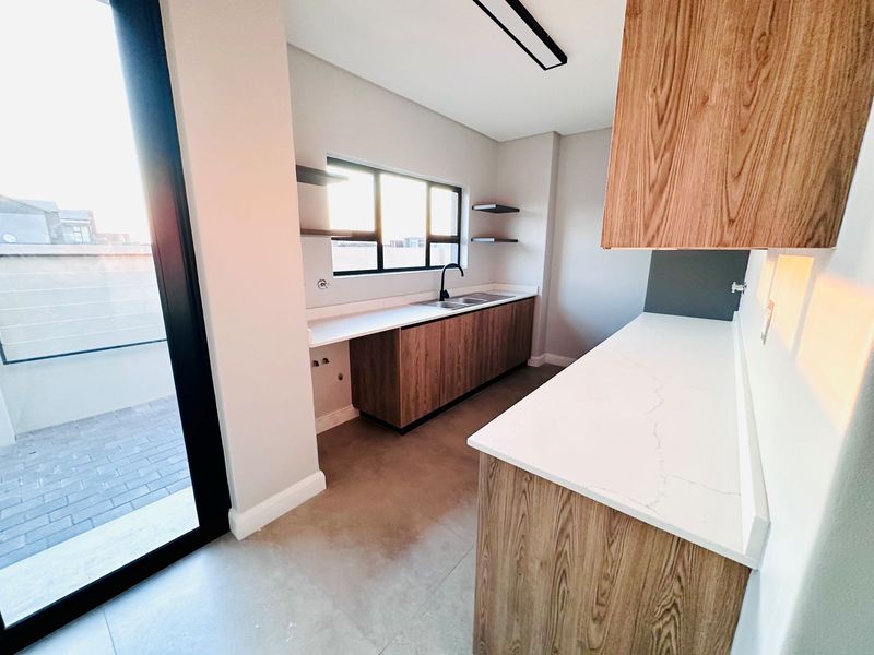 Stunning Double-Storey Home with Entertainment Flair in Midstream Heights - Photo 8