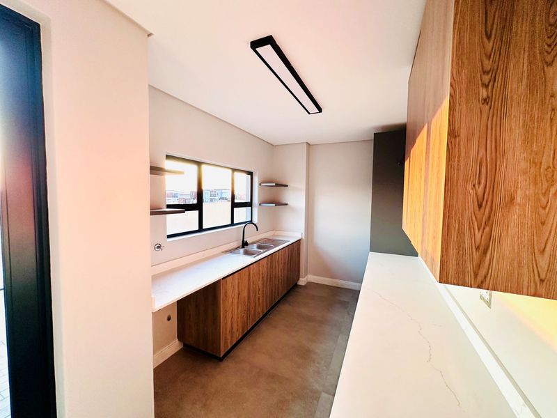 Stunning Double-Storey Home with Entertainment Flair in Midstream Heights - Photo 7