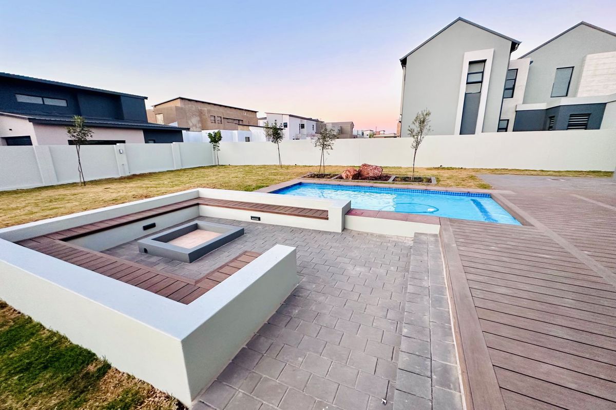 Stunning Double-Storey Home with Entertainment Flair in Midstream Heights - Photo 5