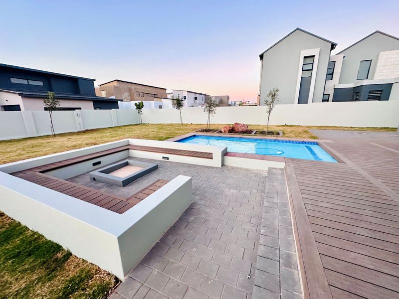 Stunning Double-Storey Home with Entertainment Flair in Midstream Heights - Photo 5