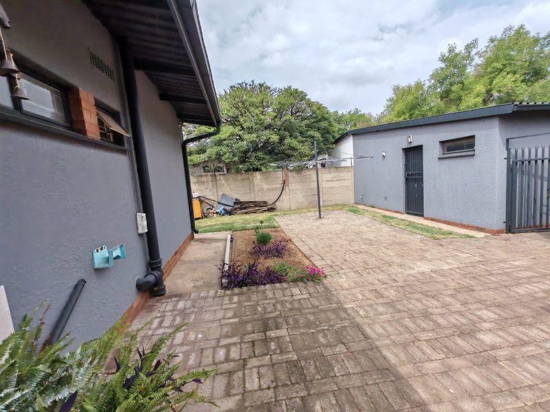UNIQUE PROPERTY 2 BEDROOM/BUSINESS HOUSE FOR SALE IN SASOLBURG EXT 5 - Photo 2