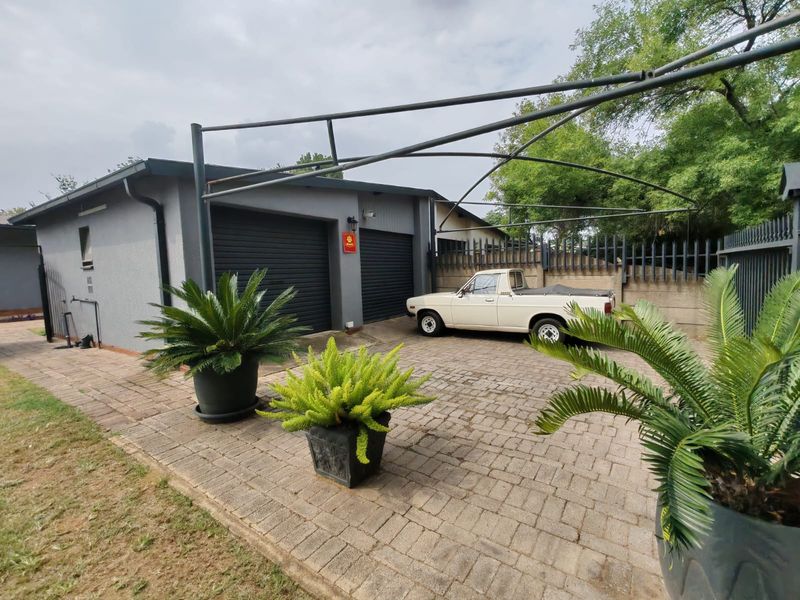 UNIQUE PROPERTY 2 BEDROOM/BUSINESS HOUSE FOR SALE IN SASOLBURG EXT 5 - Photo 4