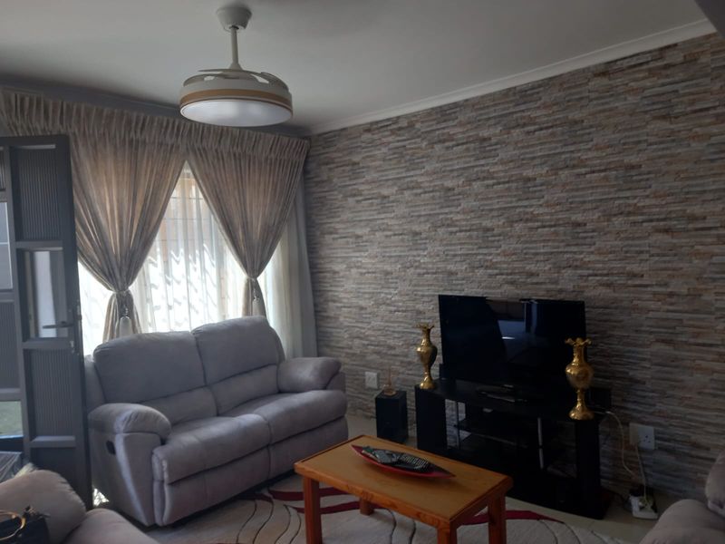 Lovely Home, Croftdene, Chatsworth - Photo 10