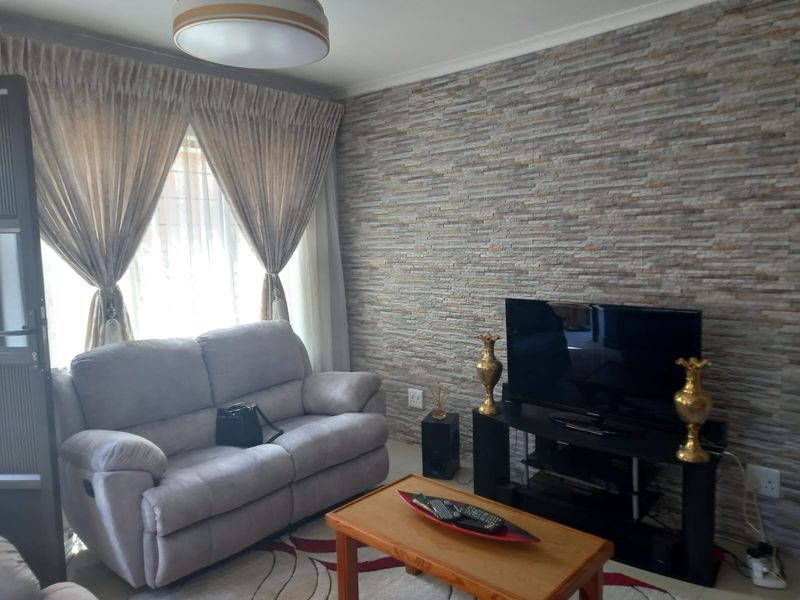 Lovely Home, Croftdene, Chatsworth - Photo 9