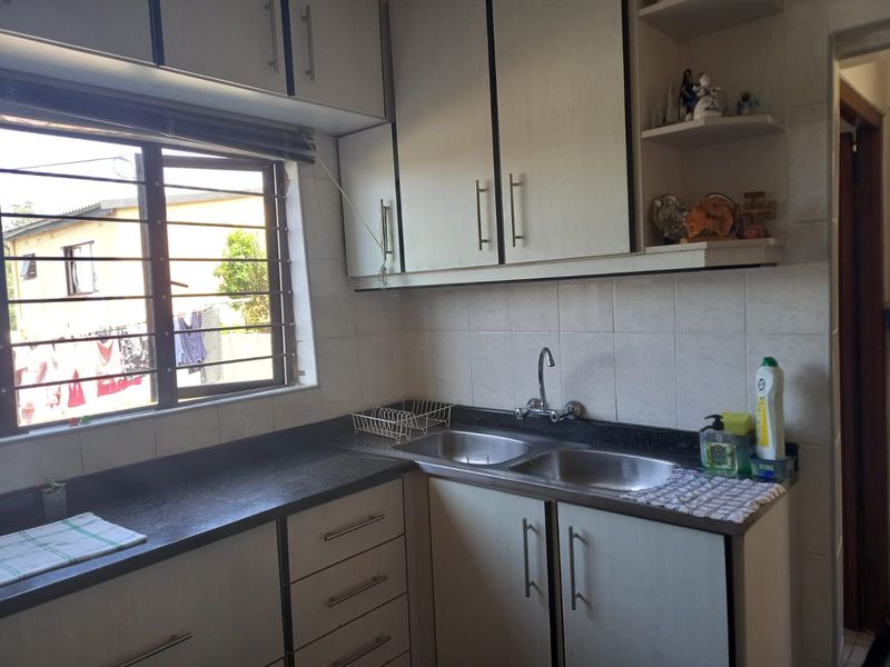 Lovely Home, Croftdene, Chatsworth - Photo 8