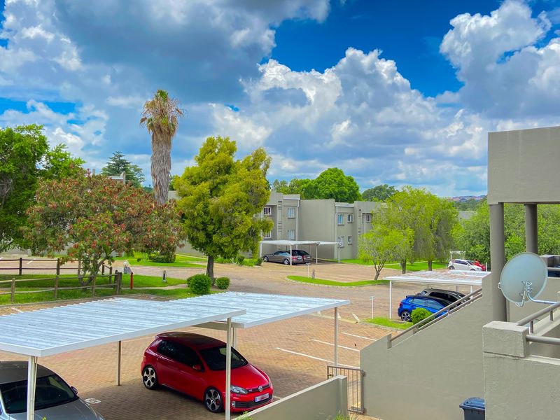 Attractive First Floor Apartment in Tulip Wood Complex - Photo 10