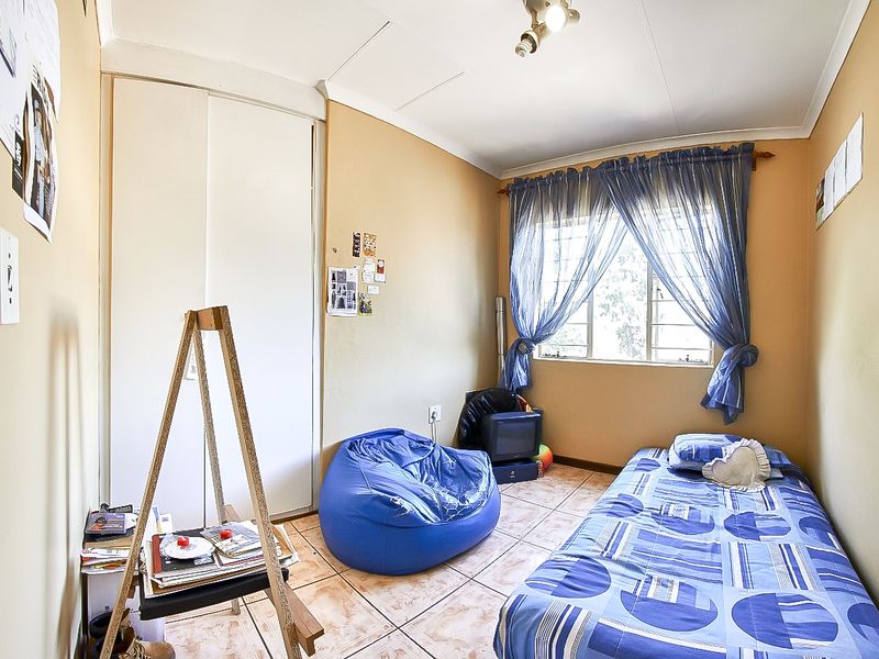 Attractive First Floor Apartment in Tulip Wood Complex - Photo 7