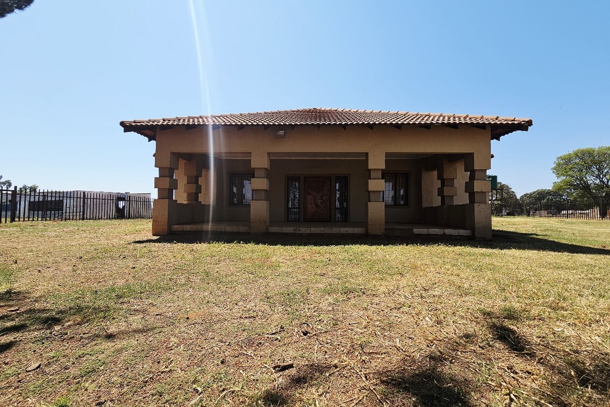 1.9 Ha plot with five bedroom and three bathroom property for sale - Photo 5