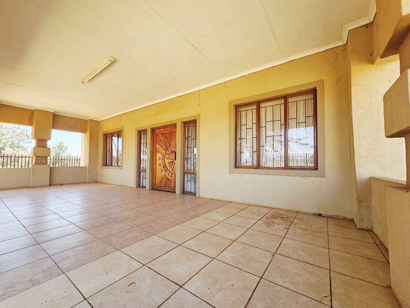 1.9 Ha plot with five bedroom and three bathroom property for sale - Photo 8