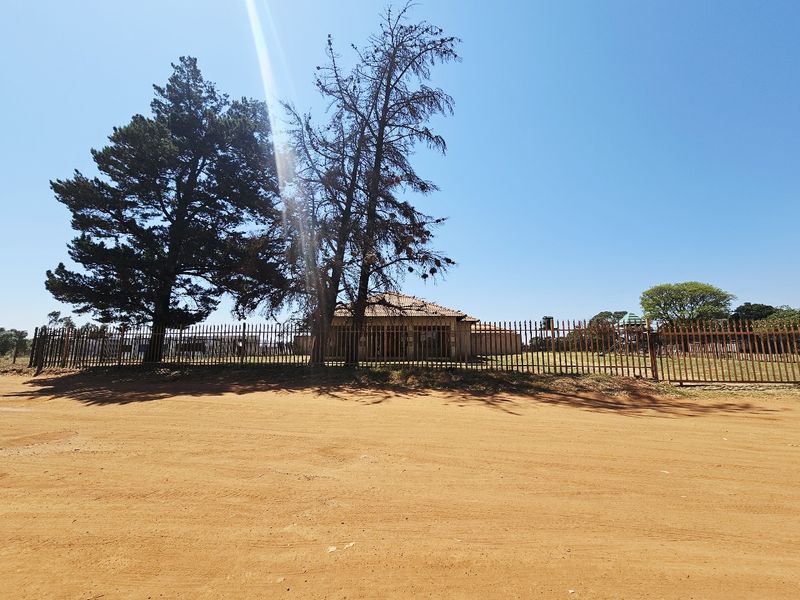 1.9 Ha plot with five bedroom and three bathroom property for sale - Photo 3