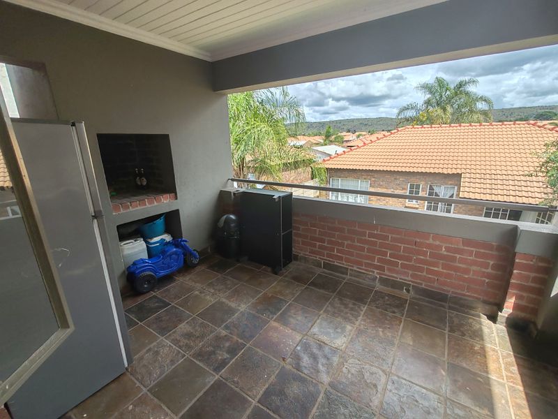 Modern 2-Bedroom Apartment with Balcony & Built-in Braai - Photo 9