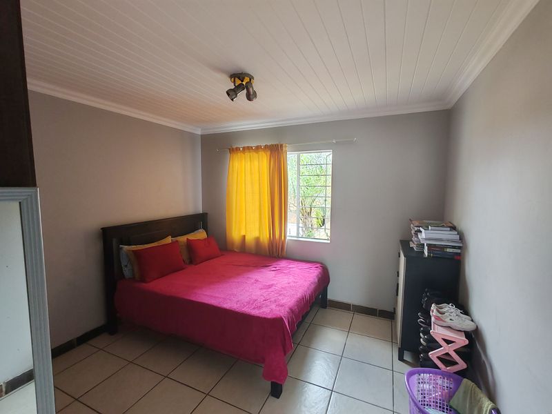 Modern 2-Bedroom Apartment with Balcony & Built-in Braai - Photo 7