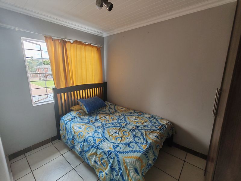 Modern 2-Bedroom Apartment with Balcony & Built-in Braai - Photo 6