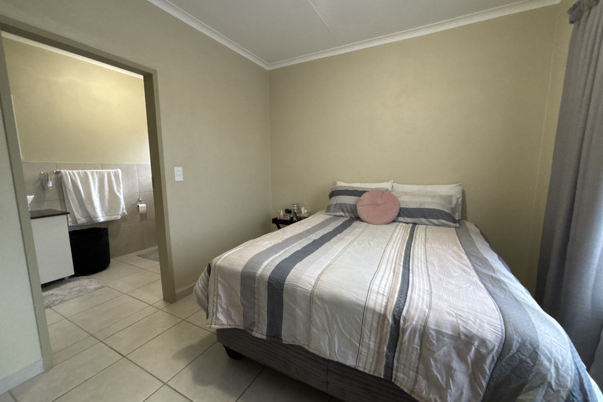 Charming 2-bedroom sectional title in Rynfield, Benoni—perfect for first-time buyers or investors! - Photo 5