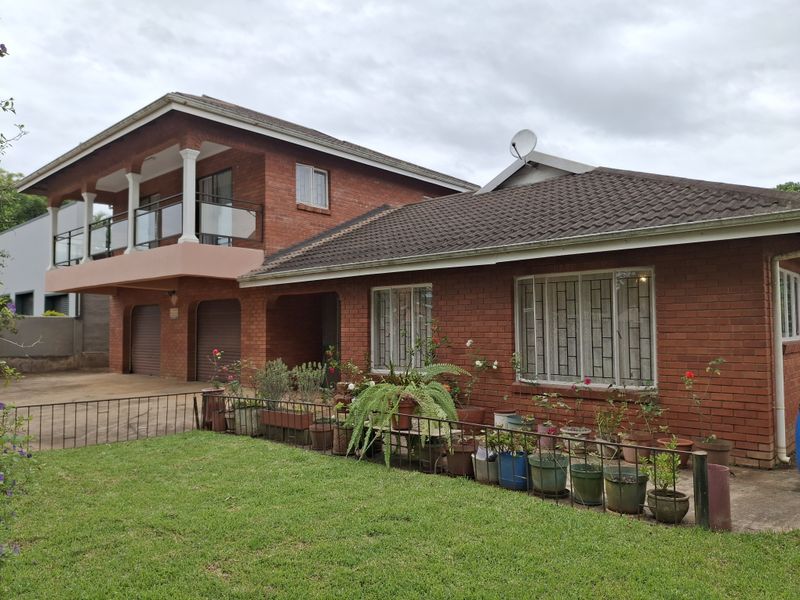 Spacious Double Storey 4 Bedroom Family Home - Photo 2