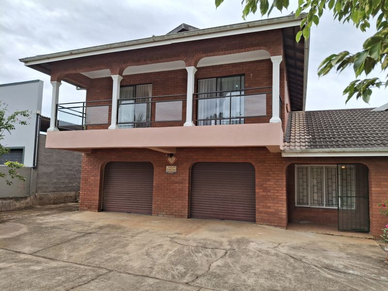 Spacious Double Storey 4 Bedroom Family Home - Photo 3