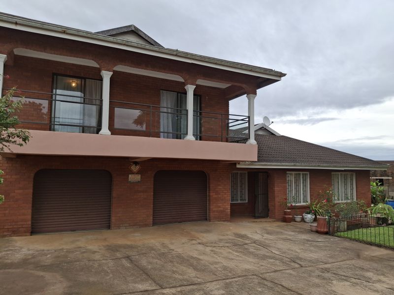 Spacious Double Storey 4 Bedroom Family Home - Photo 4