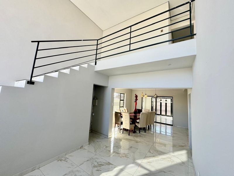 Impressive and modern home for sale in Secunda - Photo 3