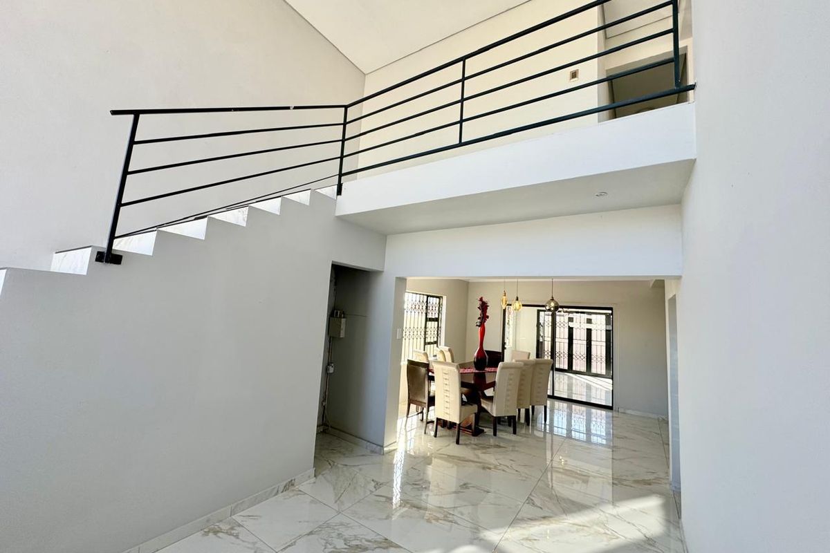 Impressive and modern home for sale in Secunda - Photo 3