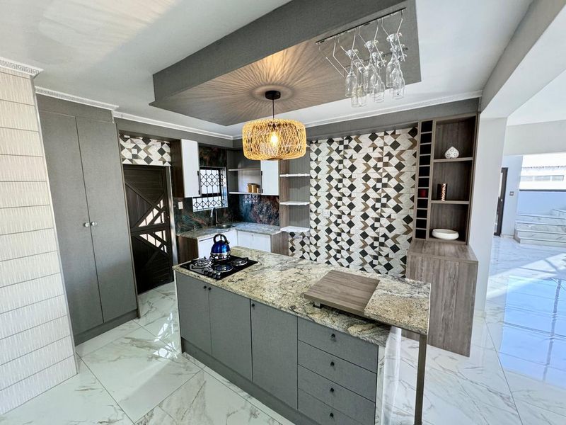 Impressive and modern home for sale in Secunda - Photo 10