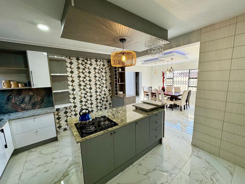 Impressive and modern home for sale in Secunda - Photo 9