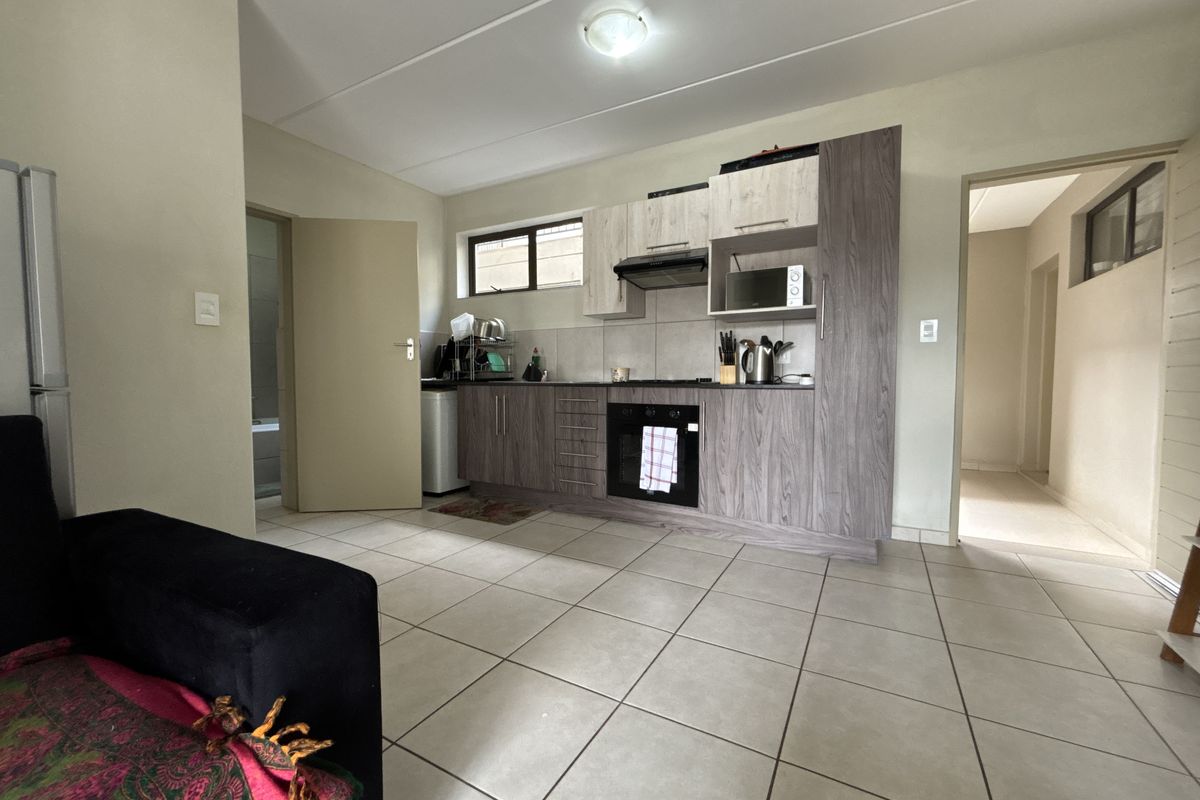 Stunning Ground Floor 1-Bedroom Unit with Garden in Brentwood Park, Benoni - Photo 2