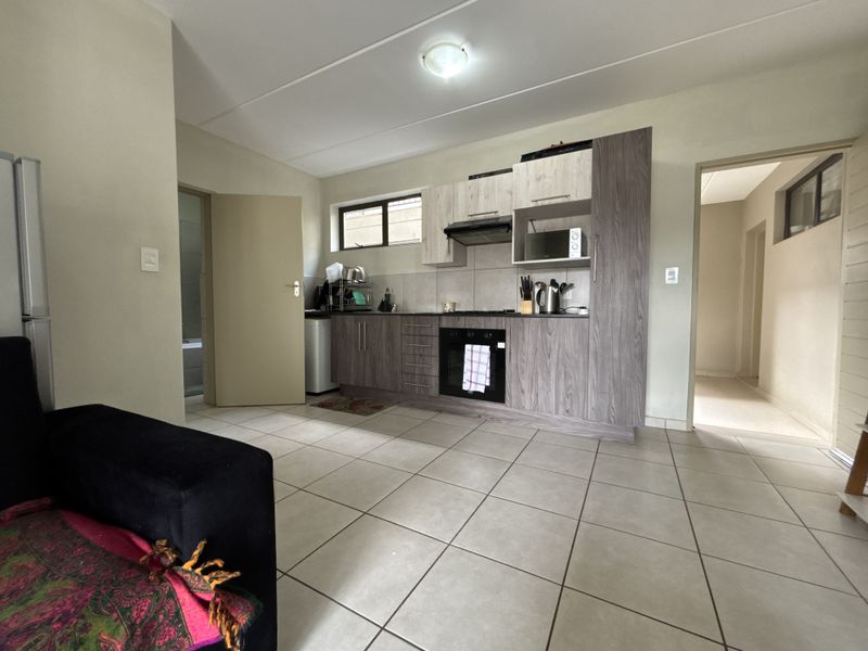Stunning Ground Floor 1-Bedroom Unit with Garden in Brentwood Park, Benoni - Photo 2