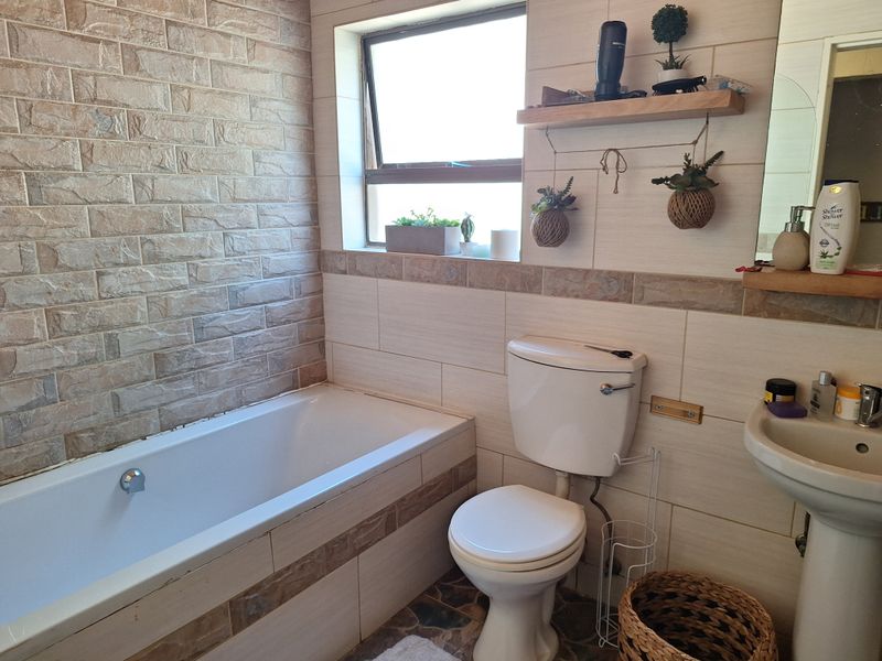 FAMILY RETREAT IN THE HEART OF HELDERKRUIN - Photo 10