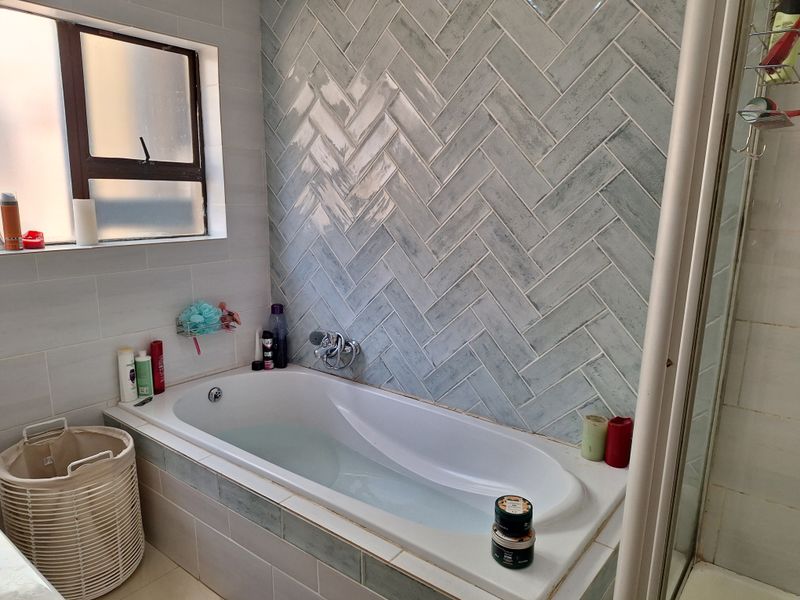 FAMILY RETREAT IN THE HEART OF HELDERKRUIN - Photo 9