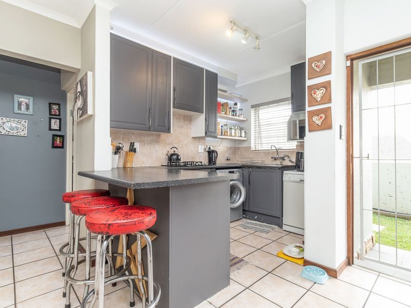 Bright & Sunny 2-Bedroom Garden Apartment – Modern, Secure & Packed with Extras! - Photo 9