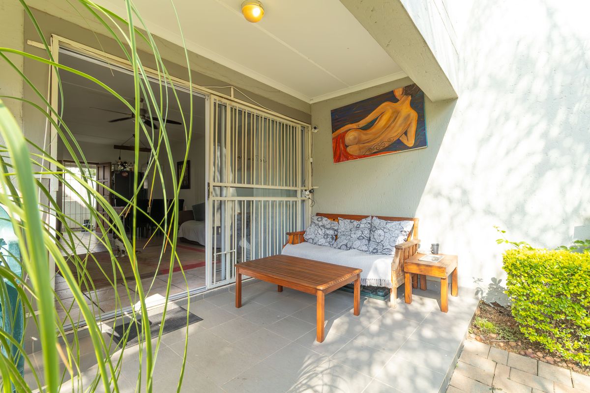 Bright & Sunny 2-Bedroom Garden Apartment – Modern, Secure & Packed with Extras! - Photo 2